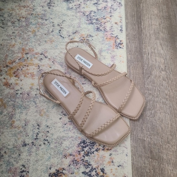 Shoes - Like New Steve Madden sandals